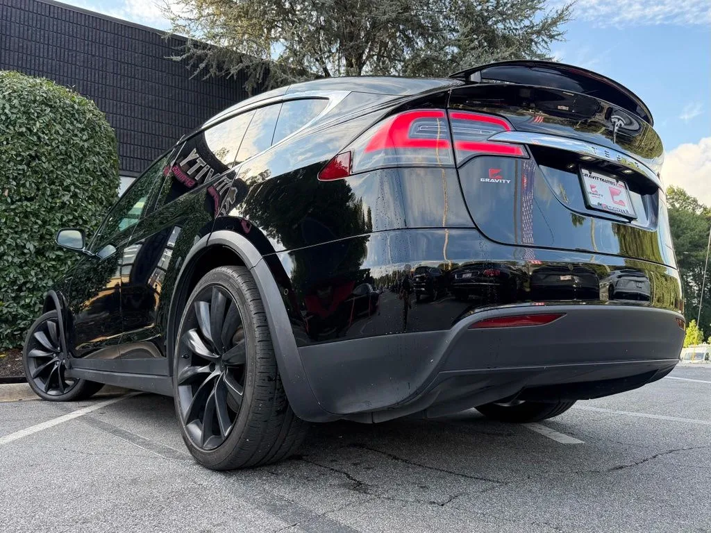Tesla Model X photo 20