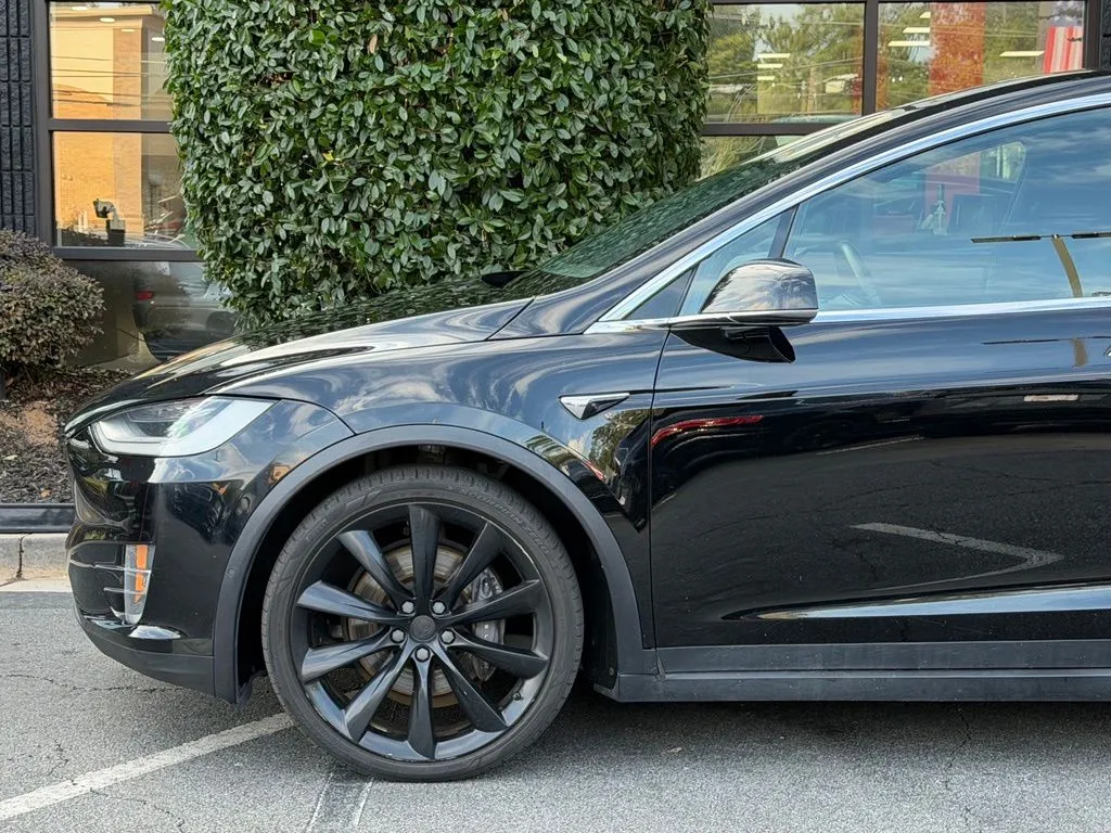 Tesla Model X photo 10