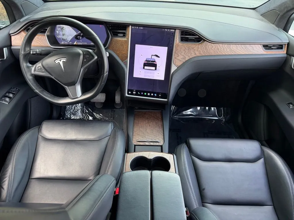 Tesla Model X photo 42