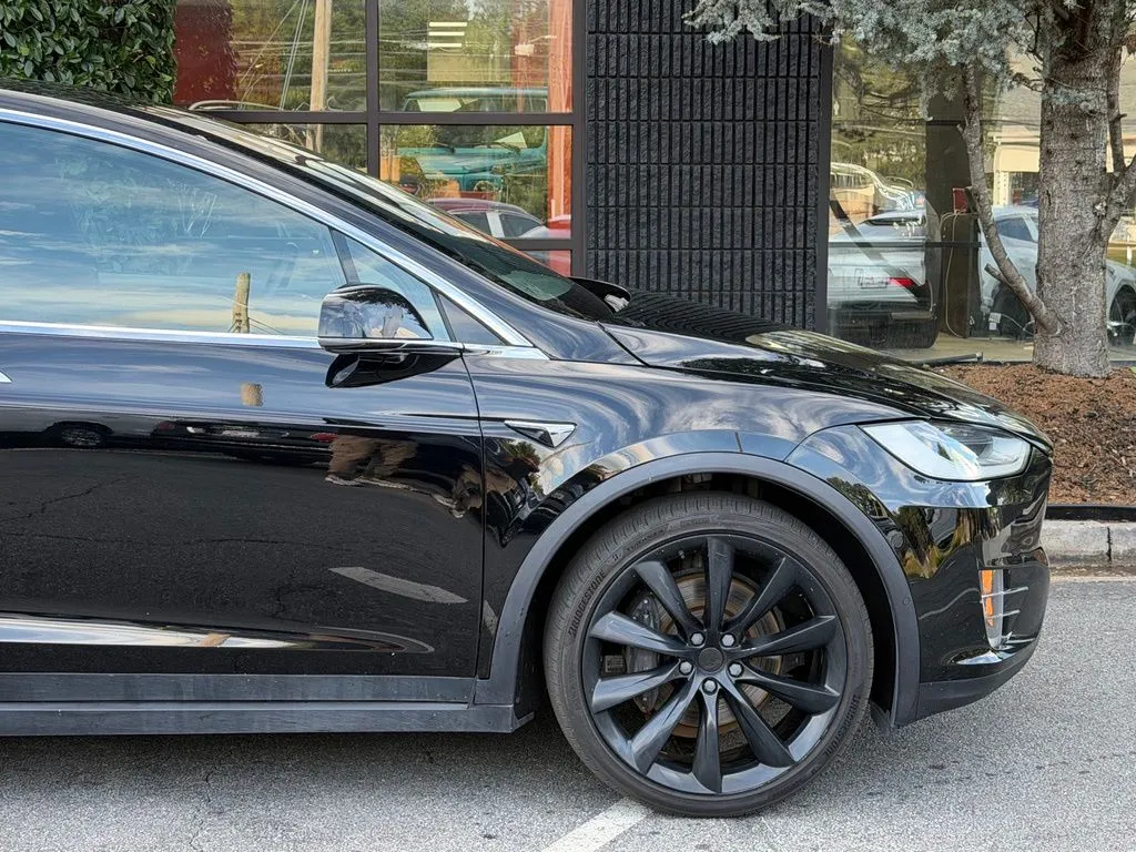 Tesla Model X photo 23
