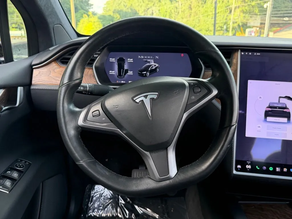 Tesla Model X photo 45