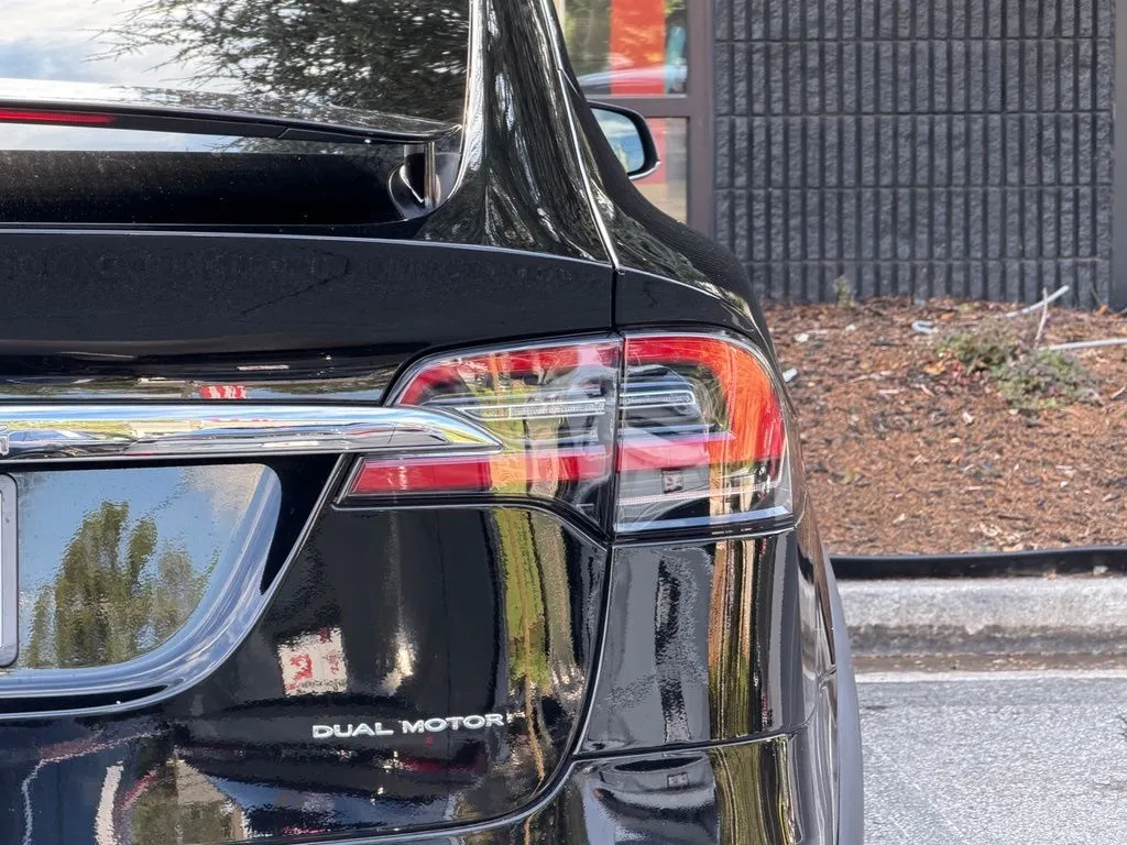 Tesla Model X photo 16