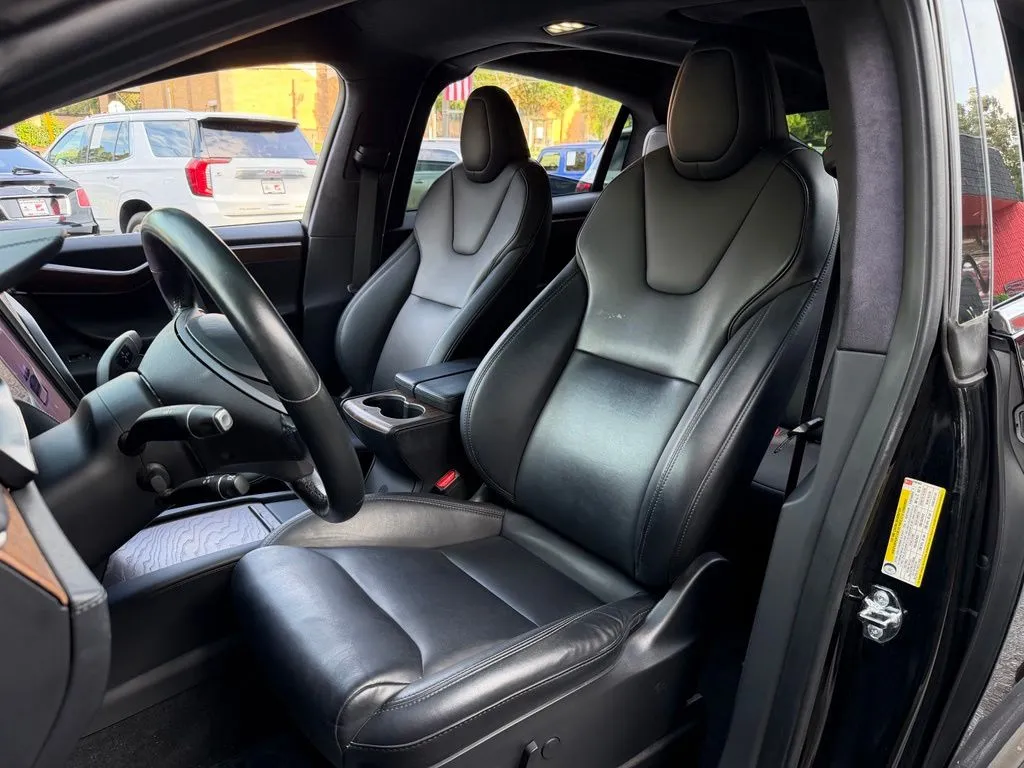 Tesla Model X photo 26