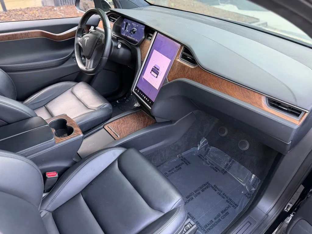 Tesla Model X photo 33