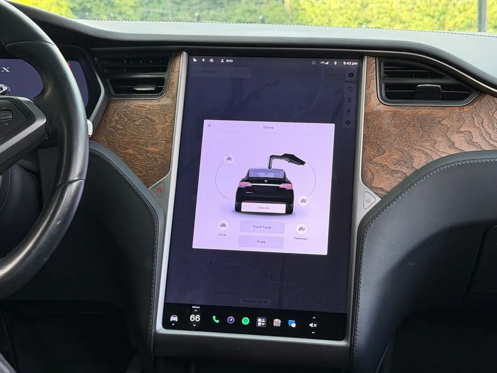 Tesla Model X photo 49