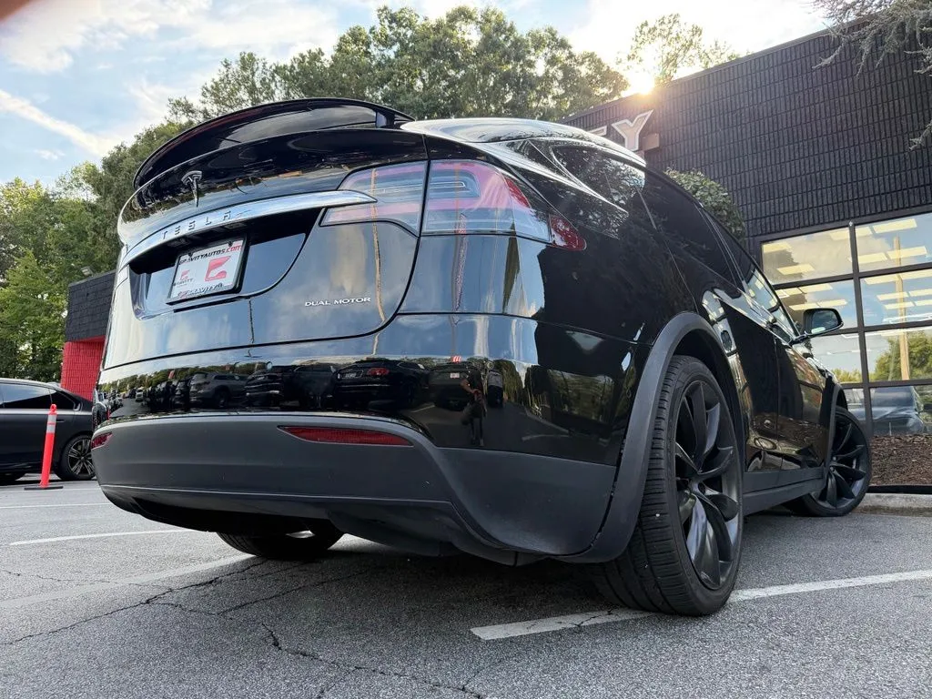 Tesla Model X photo 13
