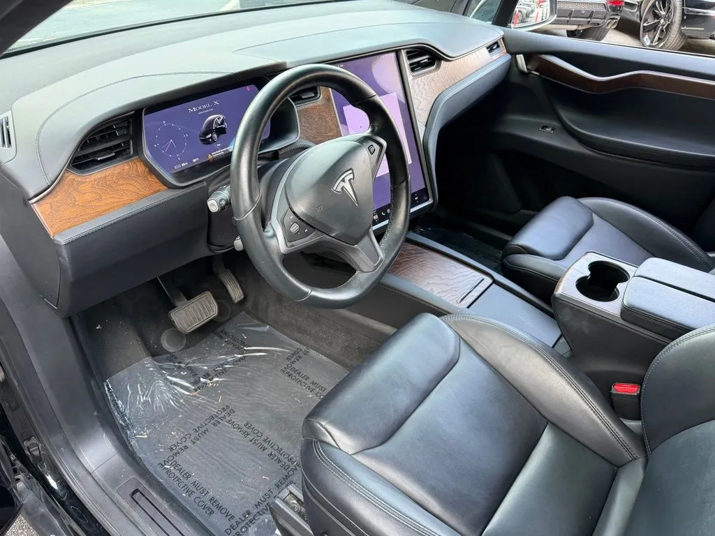 Tesla Model X photo 24