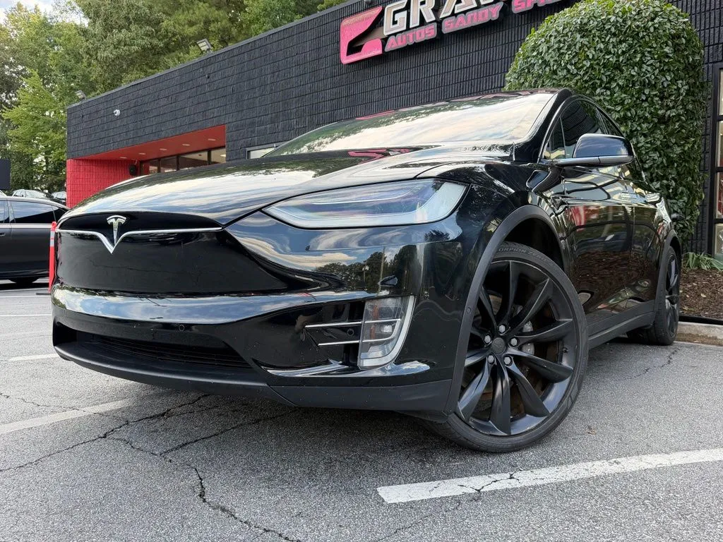 Tesla Model X photo 2