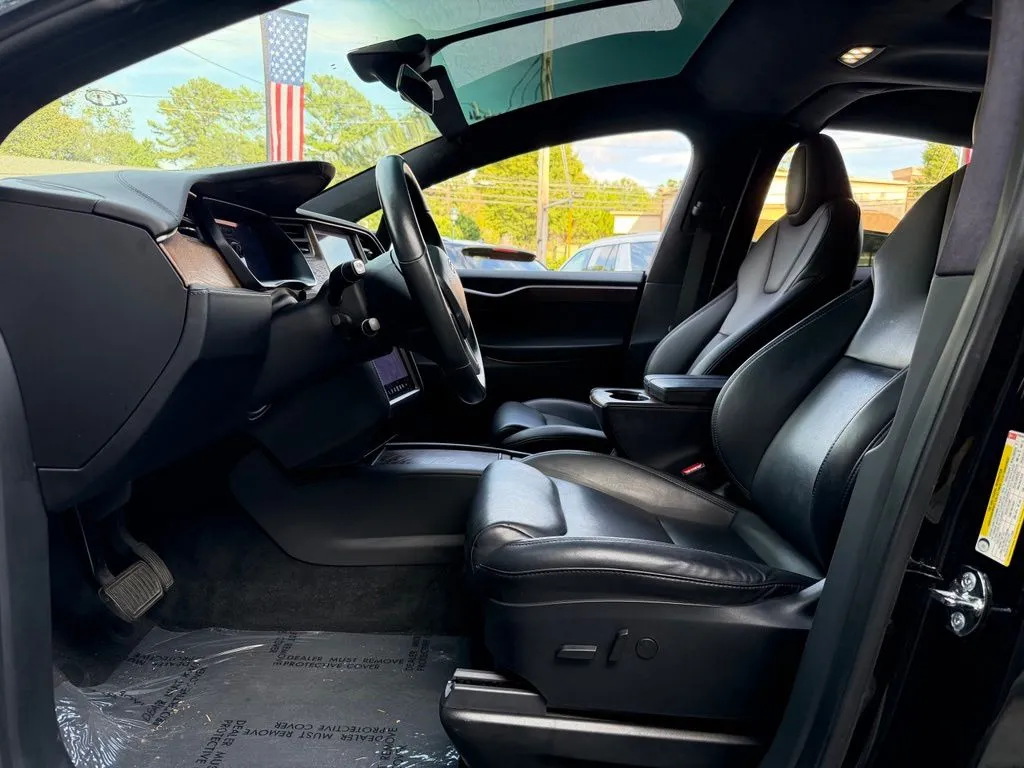 Tesla Model X photo 25
