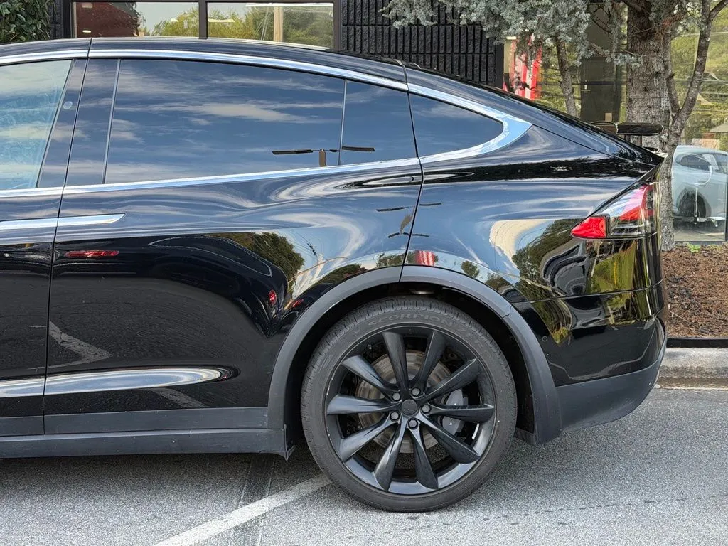 Tesla Model X photo 11