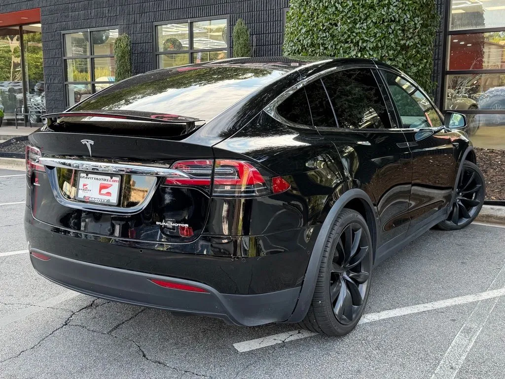 Tesla Model X photo 12