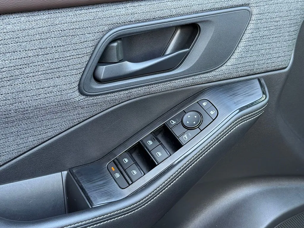 Nissan Rogue photo 27