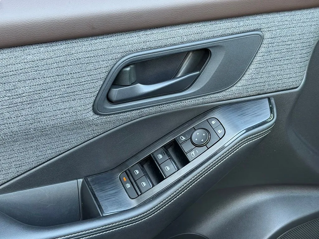 Nissan Rogue photo 29