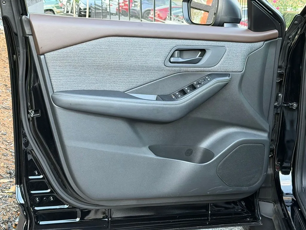 Nissan Rogue photo 28