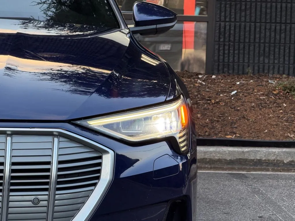 Audi e-tron photo 5