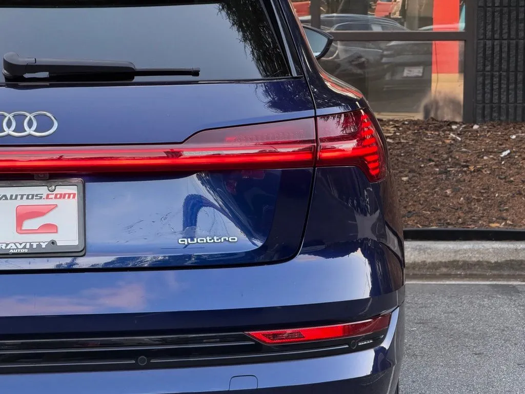 Audi e-tron photo 16