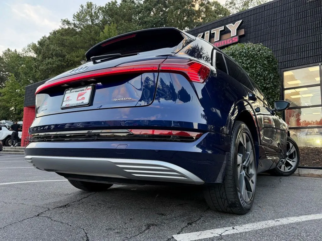 Audi e-tron photo 13