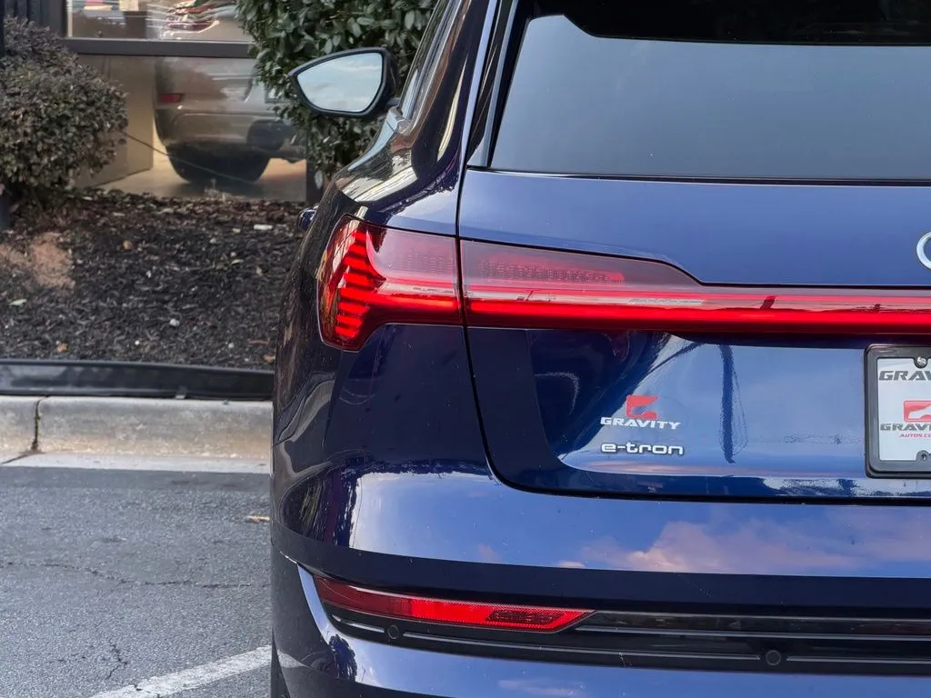Audi e-tron photo 15