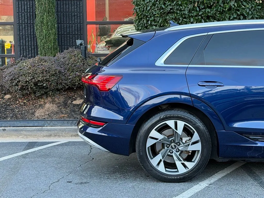 Audi e-tron photo 22
