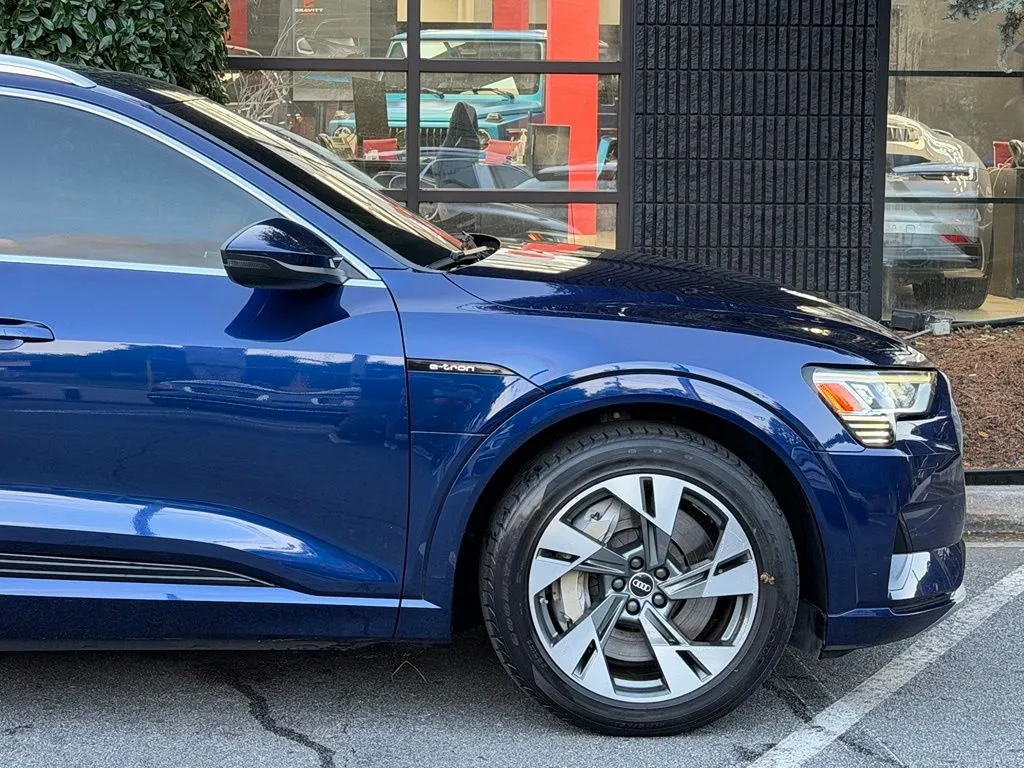 Audi e-tron photo 23