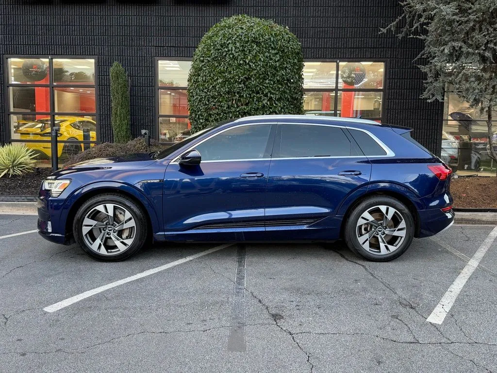 Audi e-tron photo 9