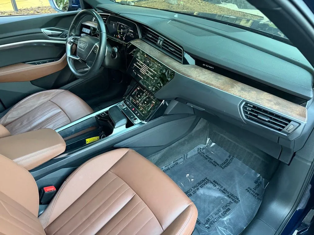 Audi e-tron photo 33