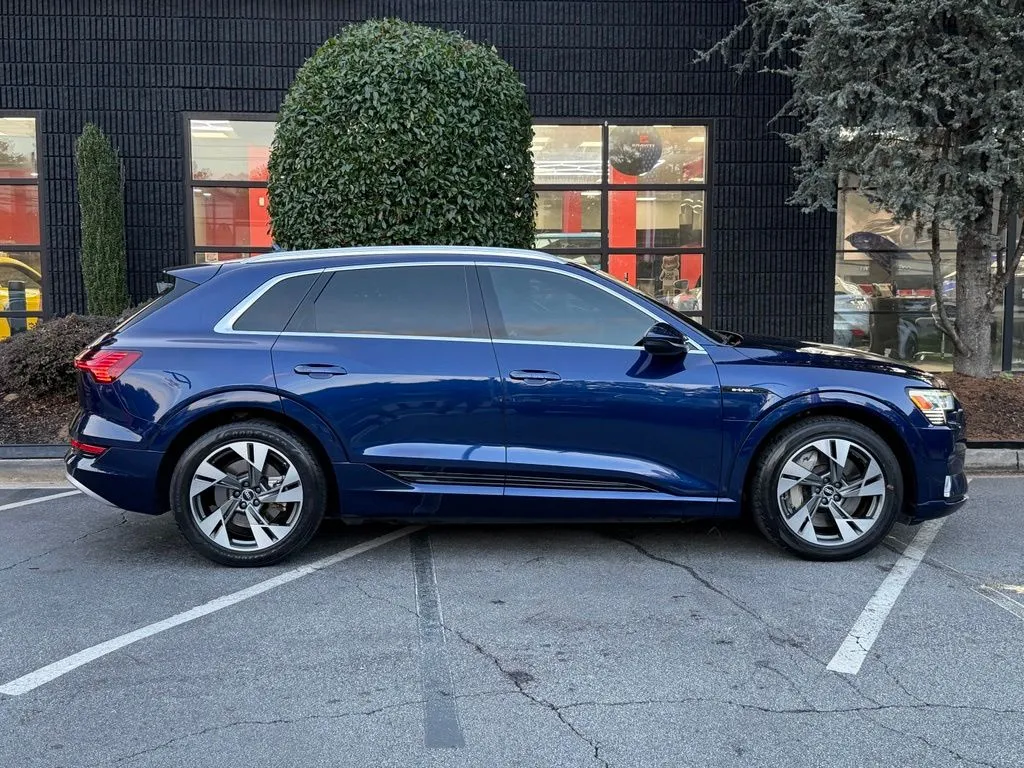 Audi e-tron photo 21