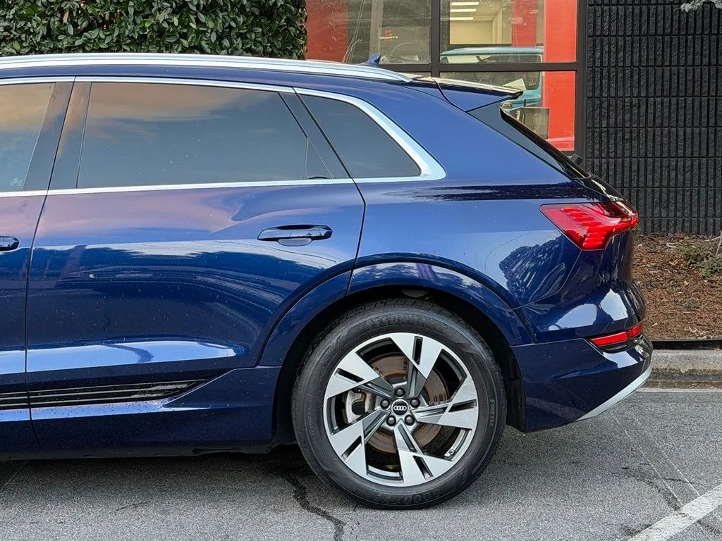 Audi e-tron photo 11