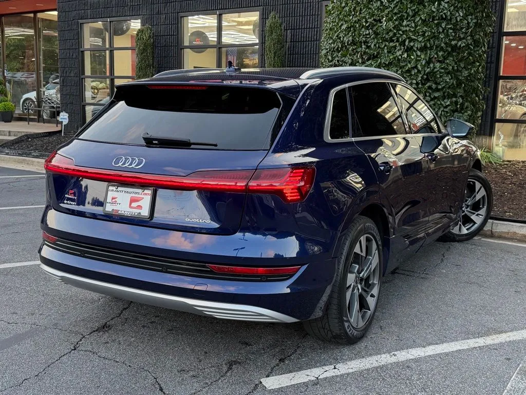 Audi e-tron photo 12