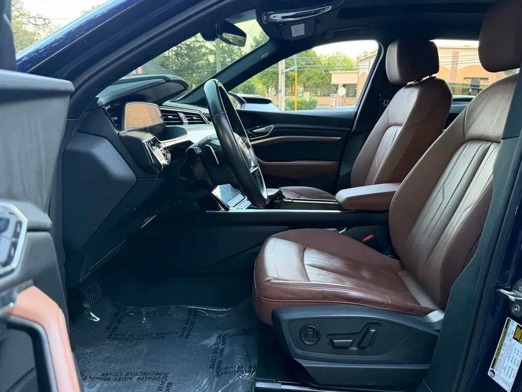 Audi e-tron photo 25