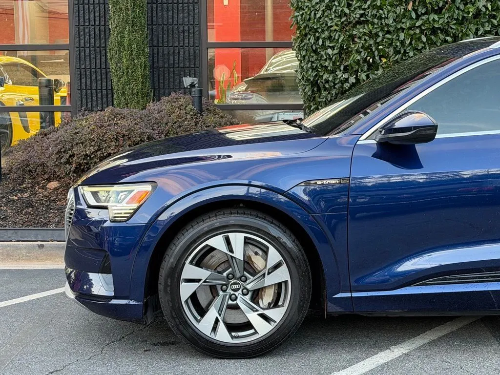 Audi e-tron photo 10