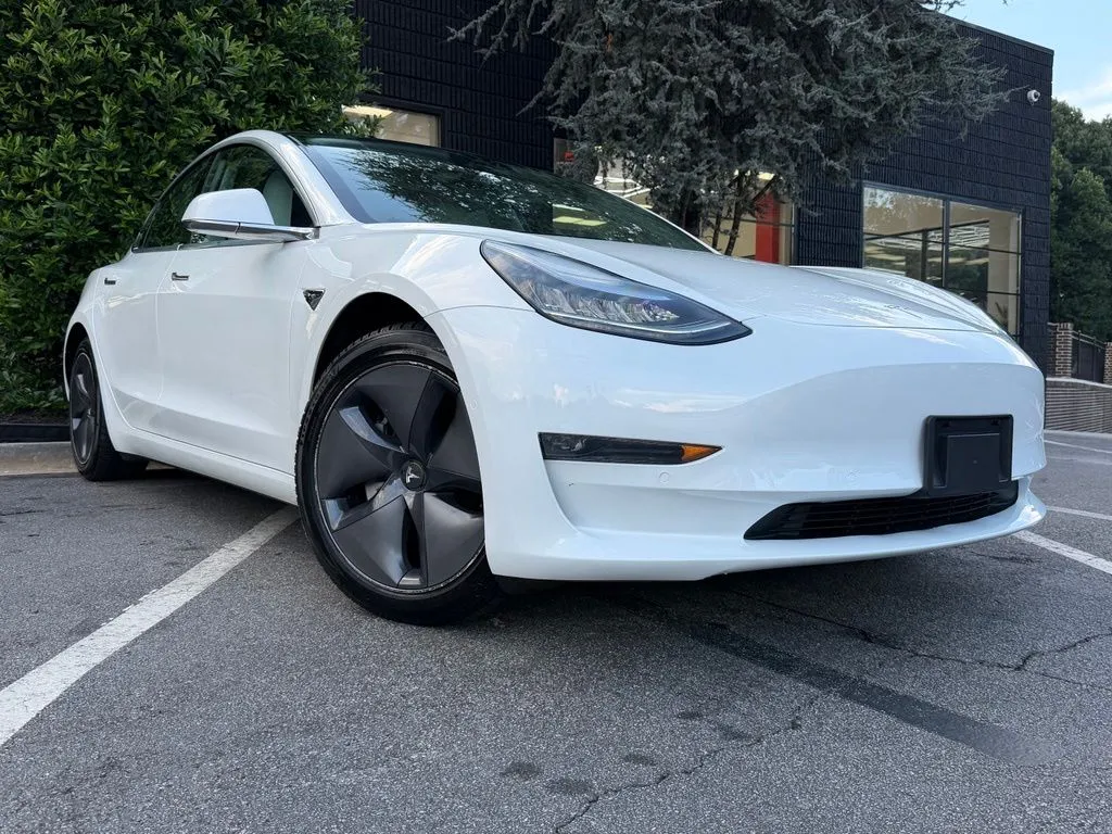 Tesla Model 3 photo 8