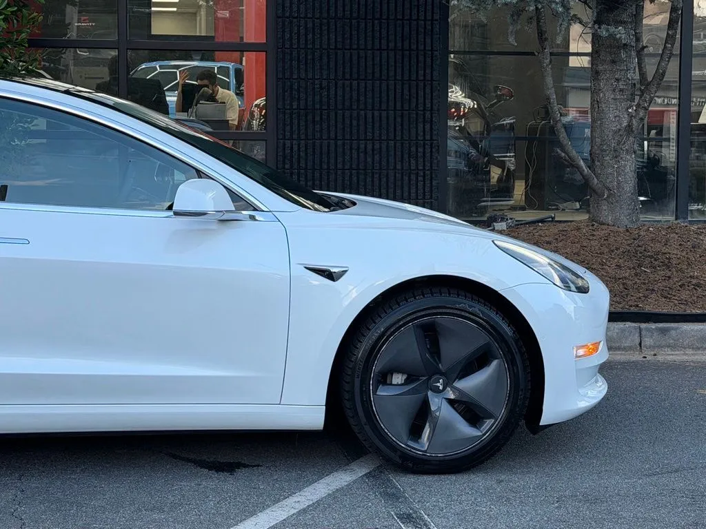 Tesla Model 3 photo 23