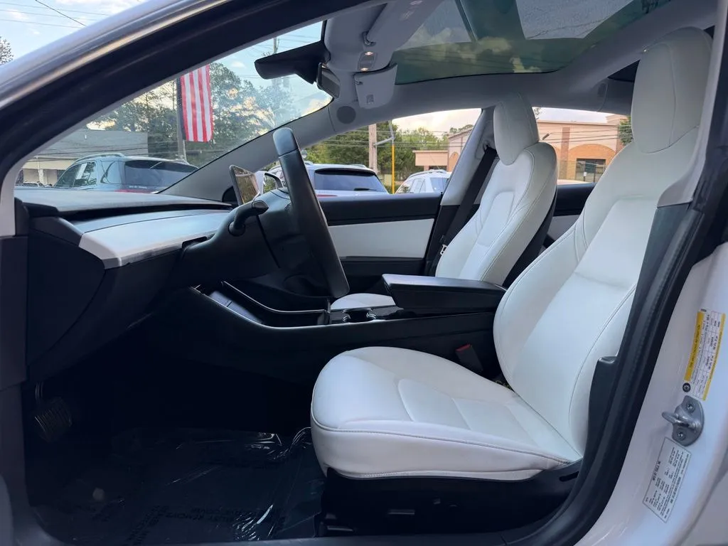 Tesla Model 3 photo 25