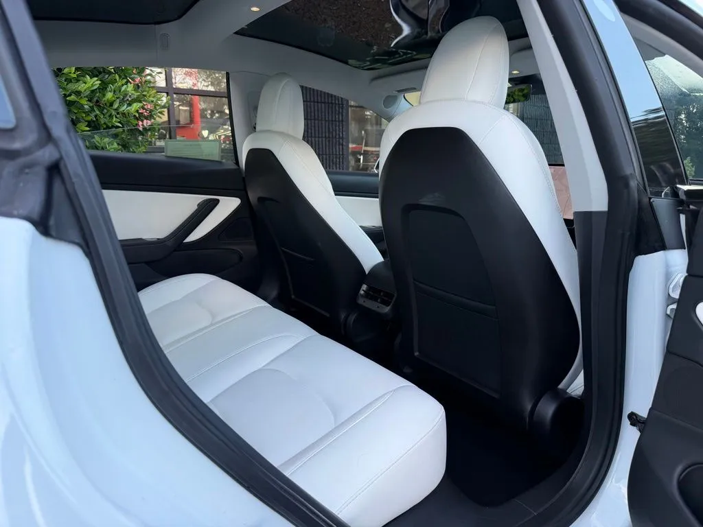 Tesla Model 3 photo 38