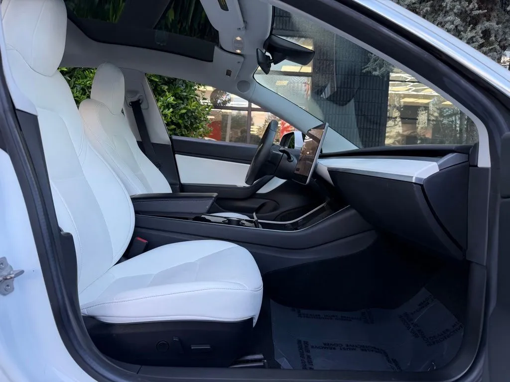 Tesla Model 3 photo 33