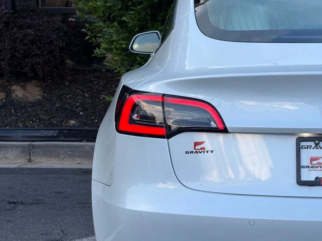 Tesla Model 3 photo 15