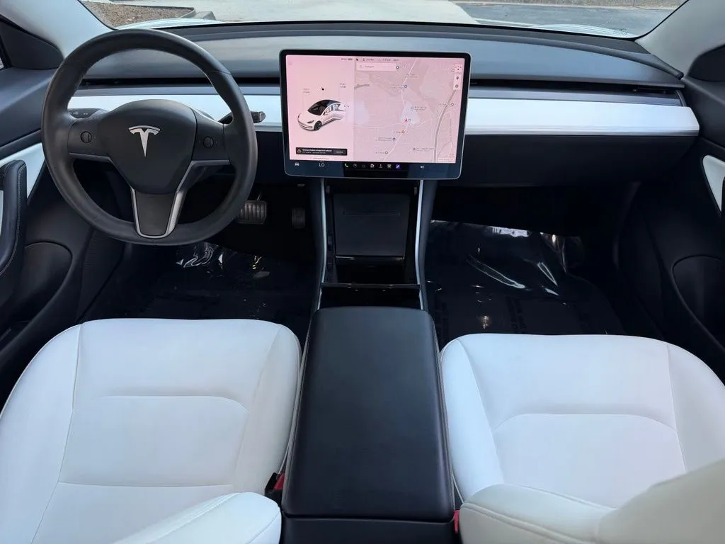 Tesla Model 3 photo 40