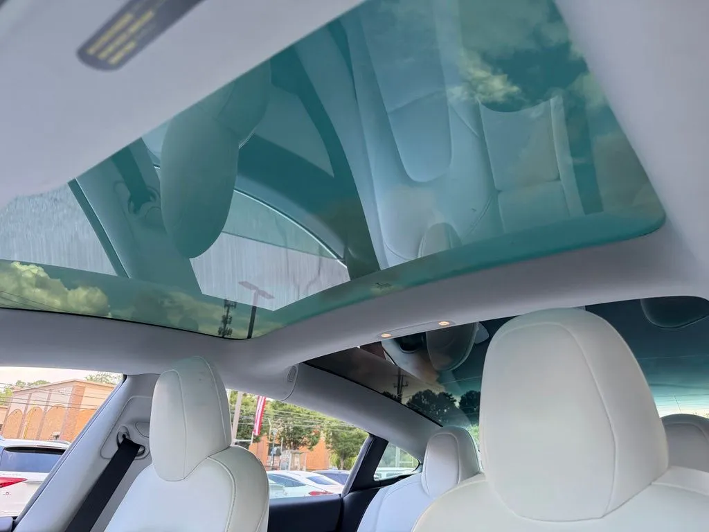 Tesla Model 3 photo 50