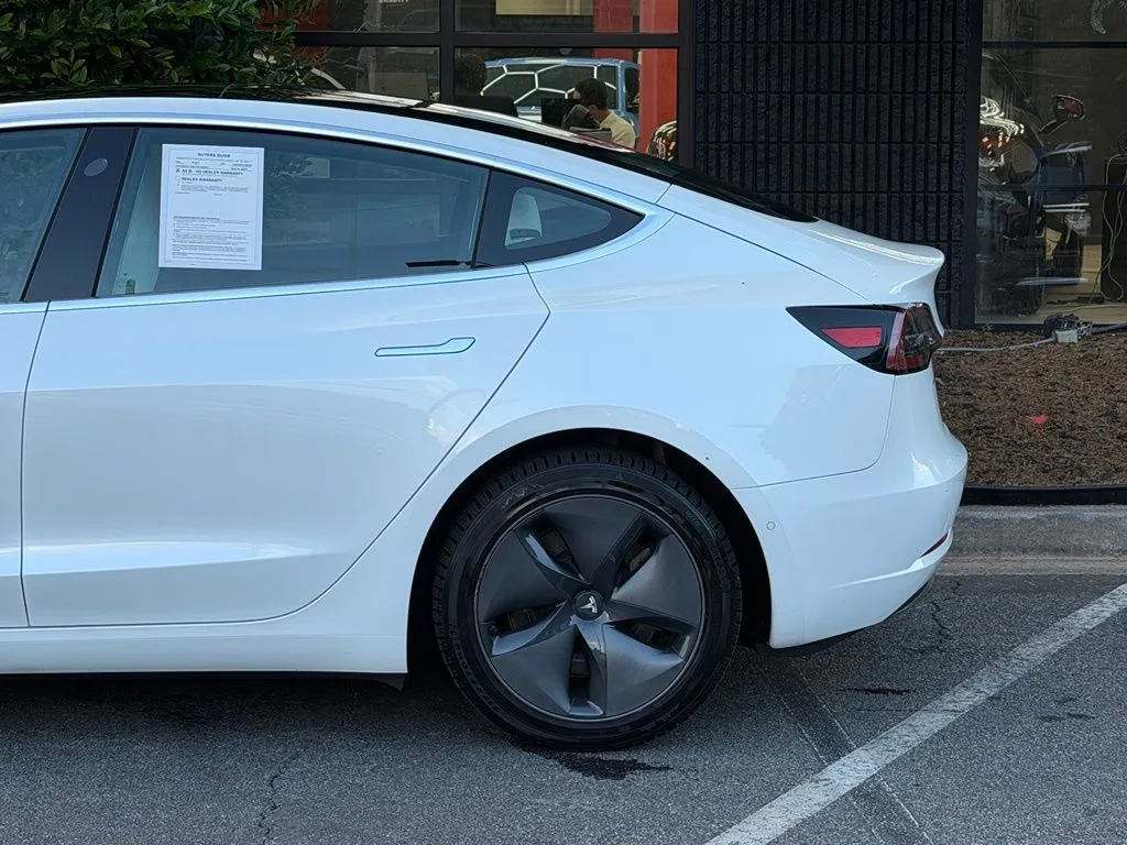 Tesla Model 3 photo 11