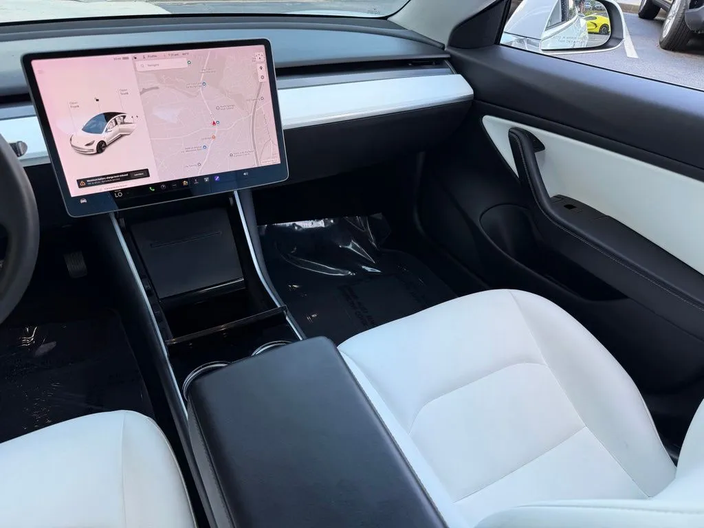 Tesla Model 3 photo 42