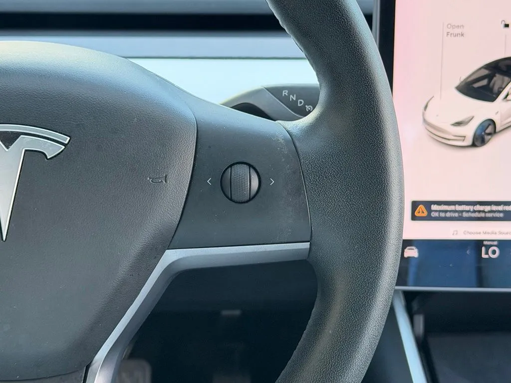 Tesla Model 3 photo 45