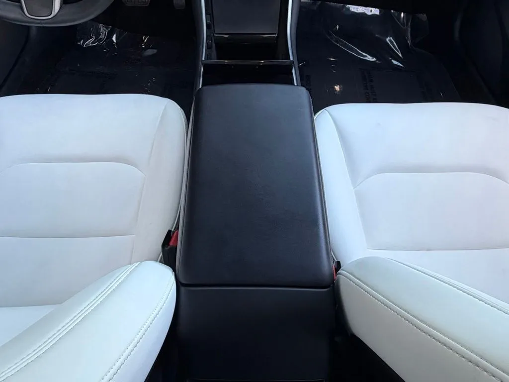 Tesla Model 3 photo 47