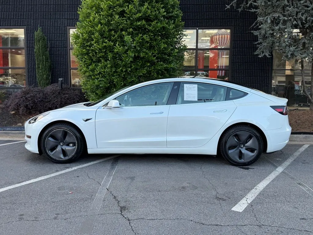 Tesla Model 3 photo 9