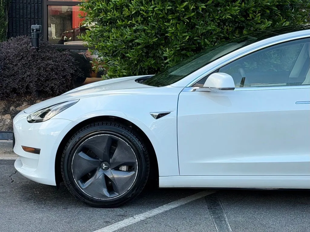 Tesla Model 3 photo 10
