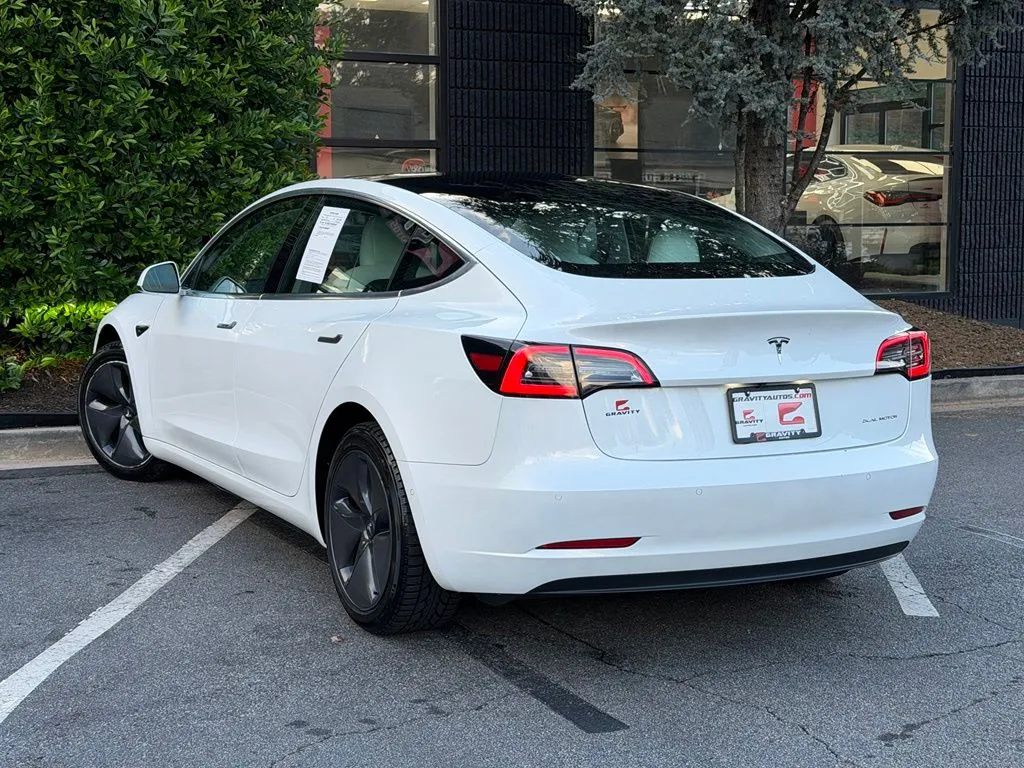 Tesla Model 3 photo 19