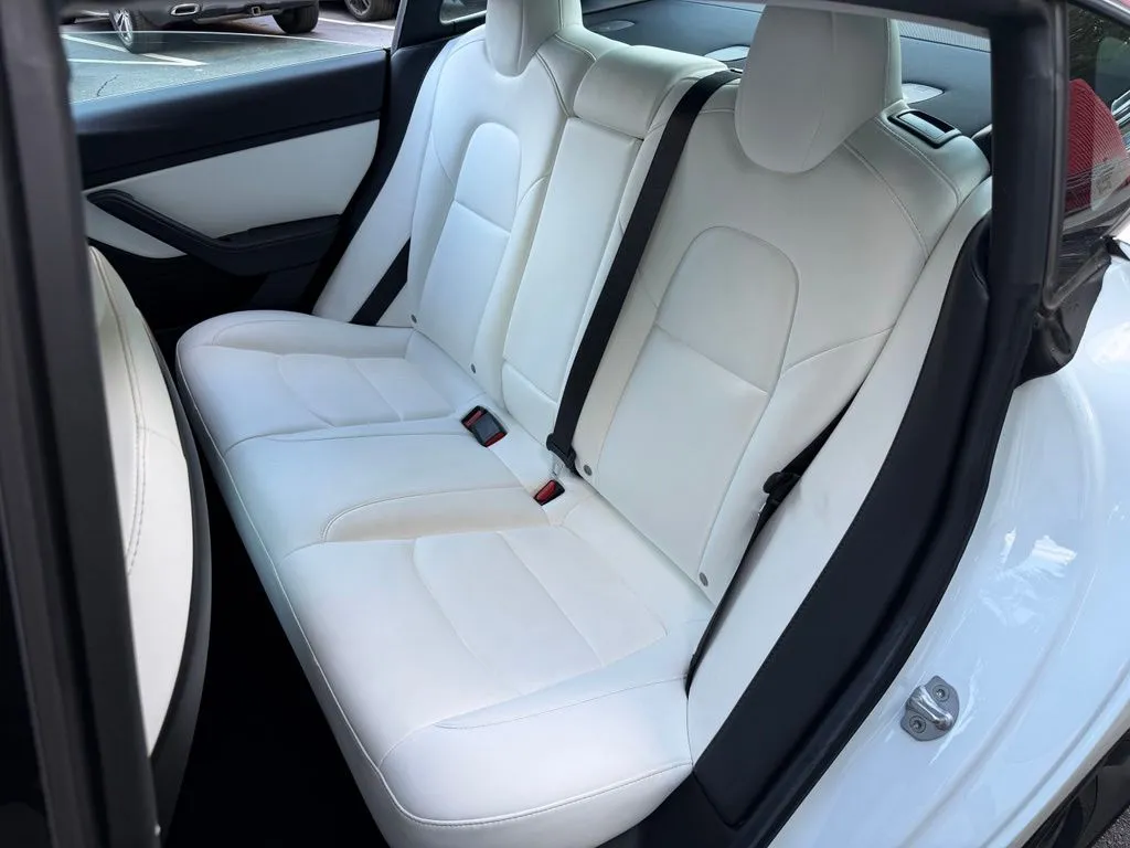 Tesla Model 3 photo 31
