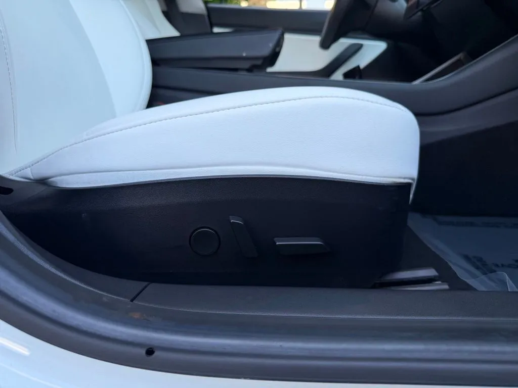 Tesla Model 3 photo 35