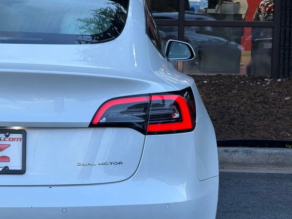 Tesla Model 3 photo 16