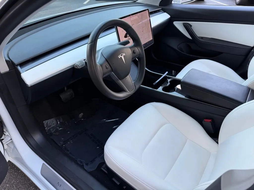 Tesla Model 3 photo 24